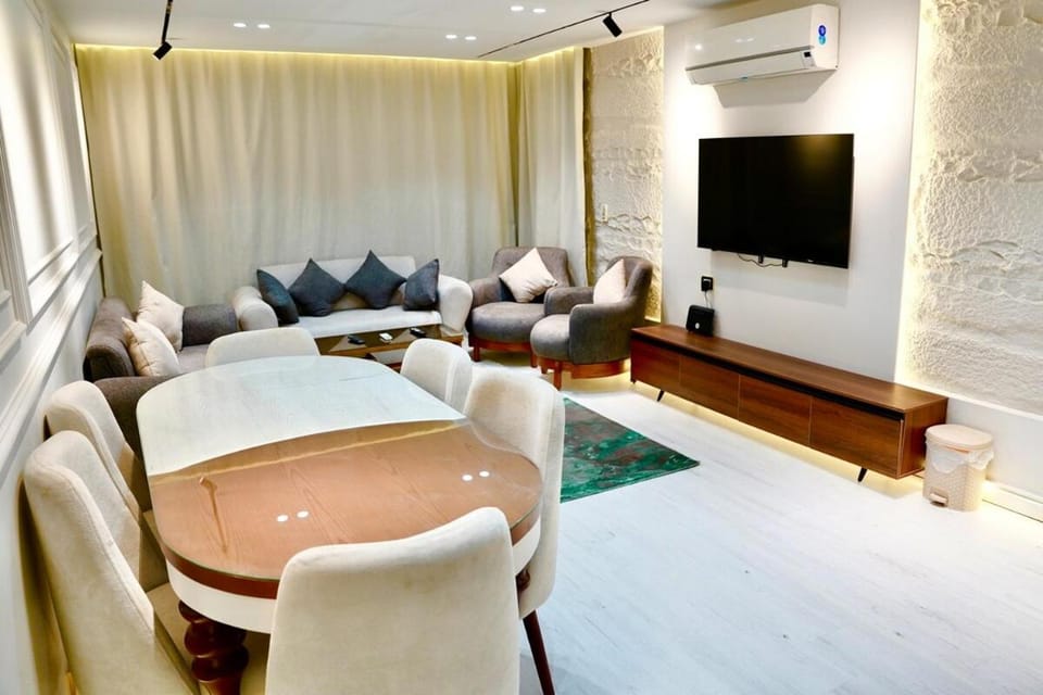 3-Bedroom Short-Stay Apartment in El Rehab Apartment in New Cairo City