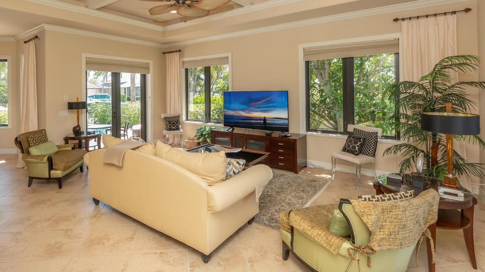 145 Greenbrier - Green 145 House in Marco Island