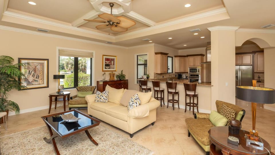 145 Greenbrier - Green 145 House in Marco Island