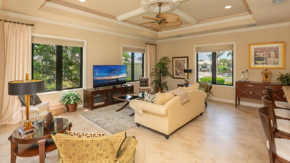 145 Greenbrier - Green 145 House in Marco Island