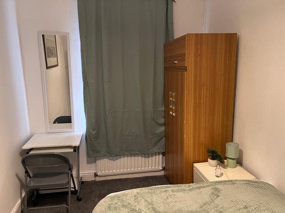 Bedroom, wardrobe