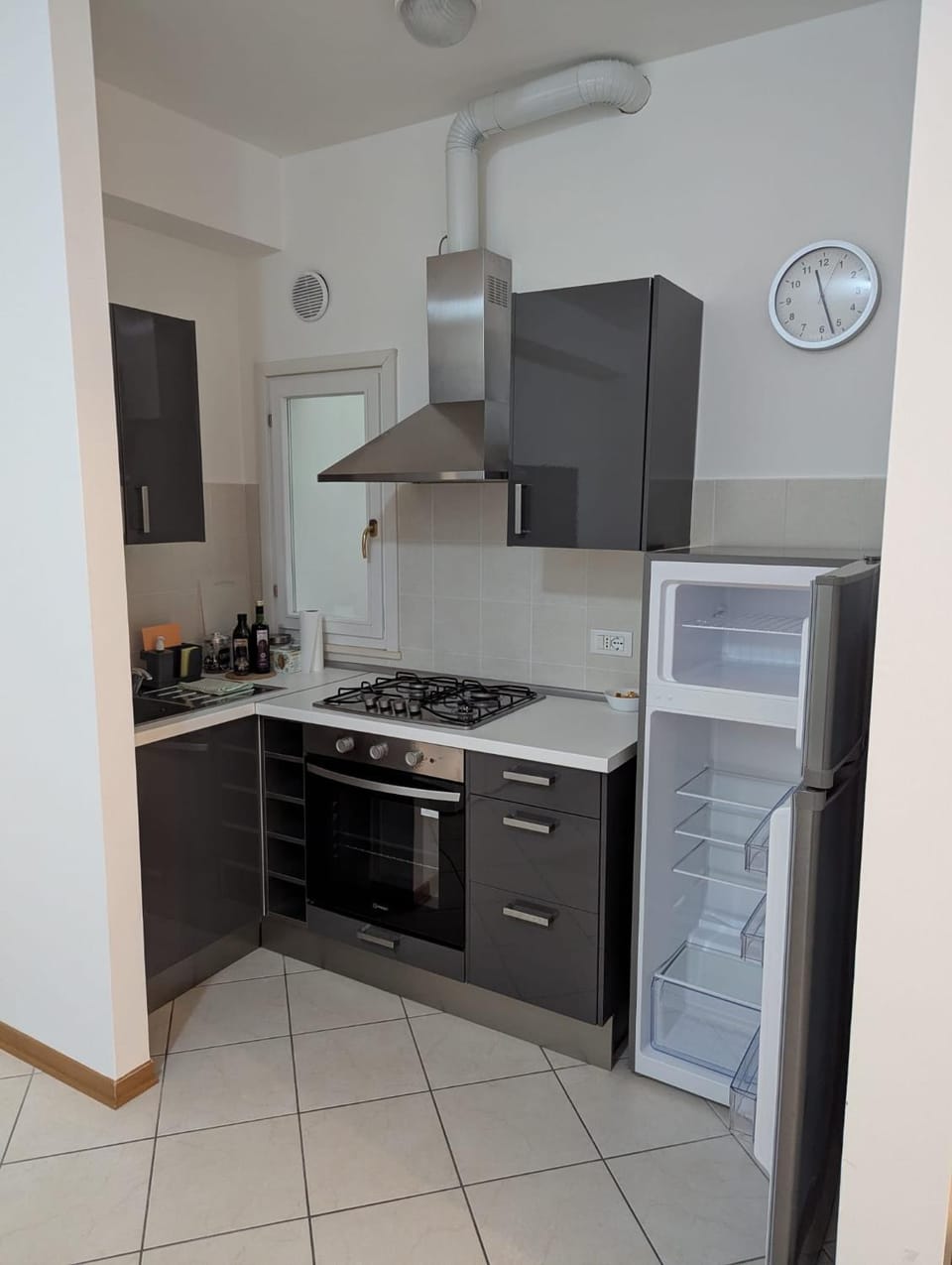 Kitchen or kitchenette, oven, stove