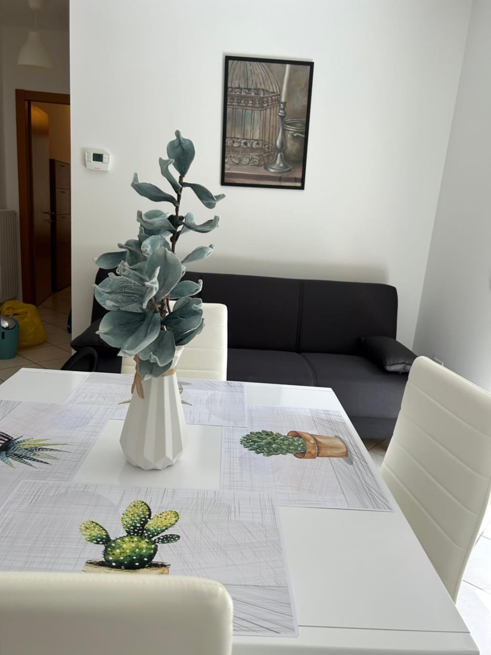 Seating area, Dining area