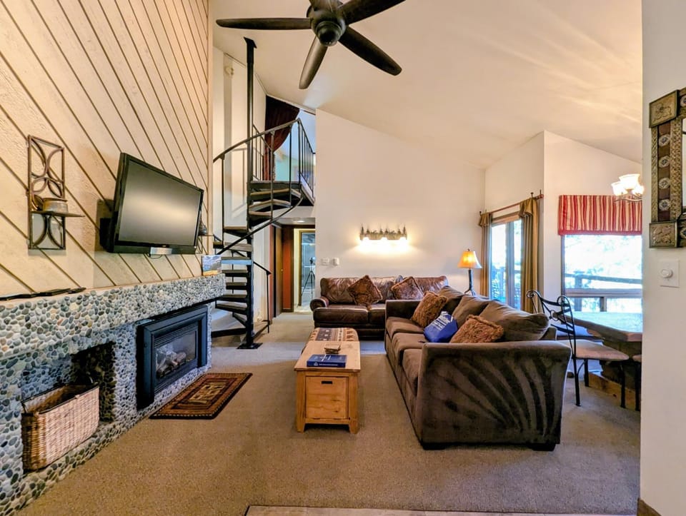Flying Dutchman 1109 by SummitCove Lodging in Colorado House in Keystone