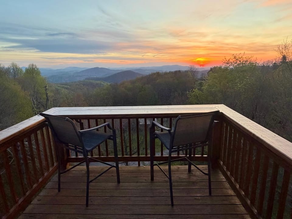 Blue Spruce Overlook House in Watauga