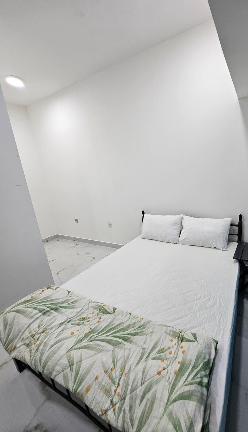 Mount Everest Stay n' Lounge Bed and Breakfast in Abu Dhabi