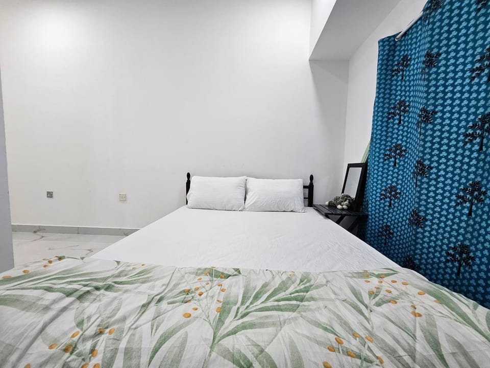 Mount Everest Stay n' Lounge Bed and Breakfast in Abu Dhabi