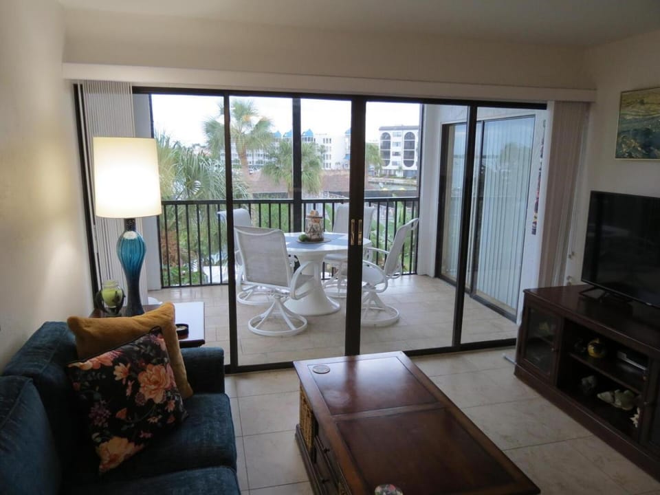 Anglers Cove AC F-301 House in Marco Island