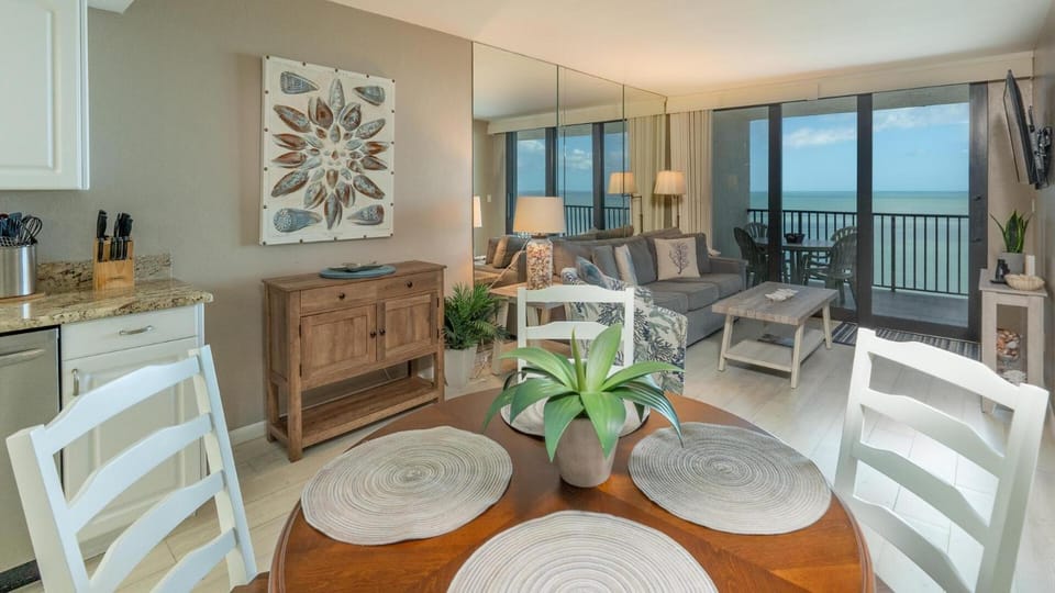 Sea Winds - SeaWin 1704 House in Marco Island