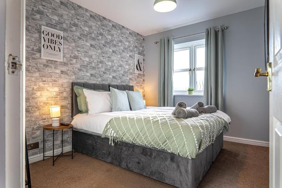 Eden House Stylish 3BR, 6 Guests Contractor Near NEC and Birmingham Airport House in Shirley