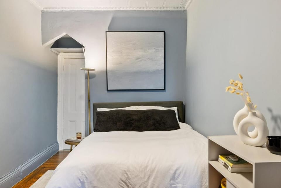 Prime Cobble Hill Spacious 1BR Alcove Apartment in Carroll Gardens