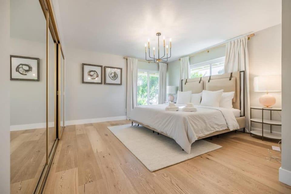 Cozy Modern Haven w Soothing Ambience & Pool House in Fullerton