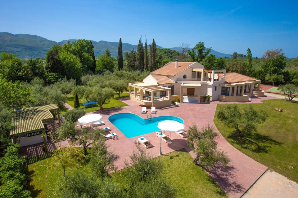 Property building, Bird's eye view, Garden, Pool view, Swimming pool