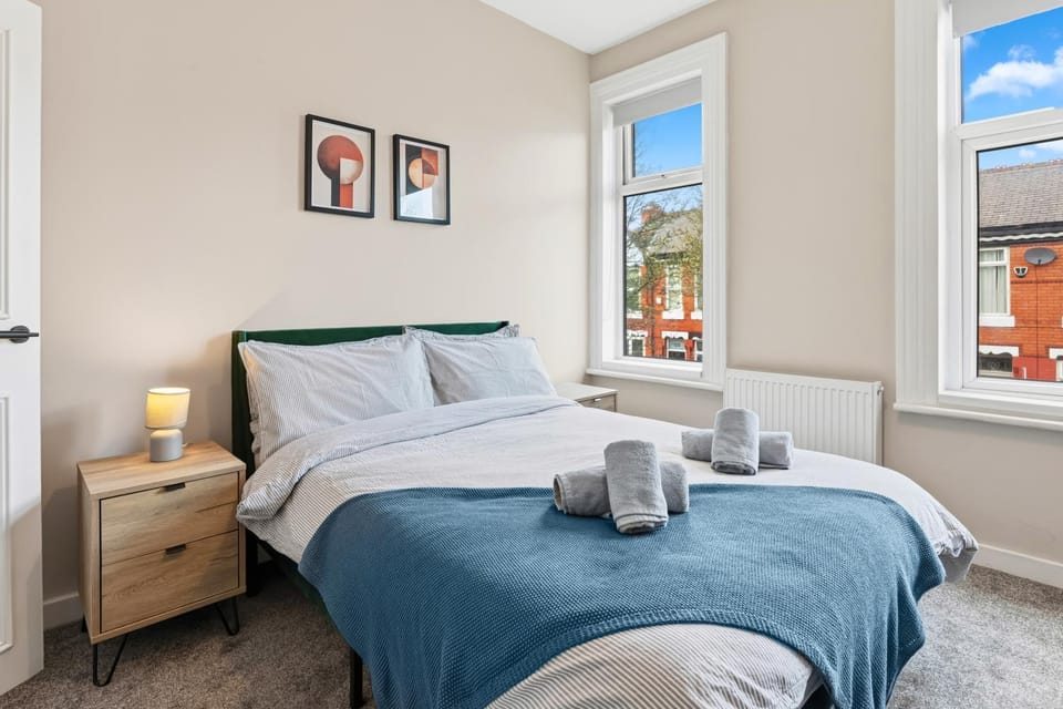 View (from property/room), Bedroom, storage, towels