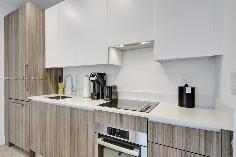 Kitchen or kitchenette, dishwasher, oven, toaster