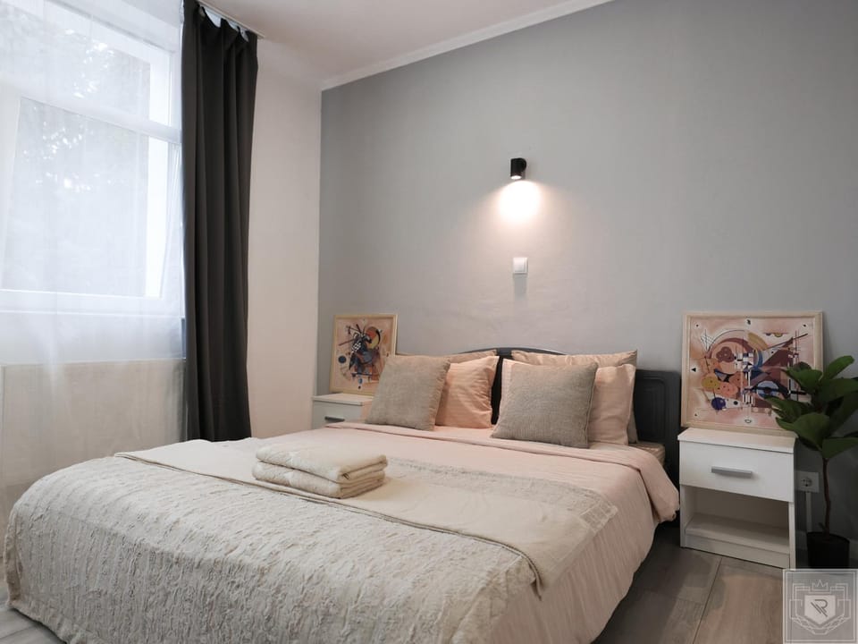 RentHouse ApartHotel Room #12 Apartment in Chișinău