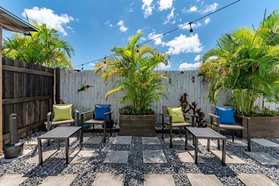 Cozy 1BR • Courtyard + Shared Deck Hotel in St Petersburg
