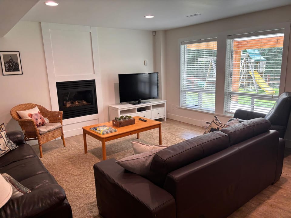 Communal lounge/ TV room, Living room