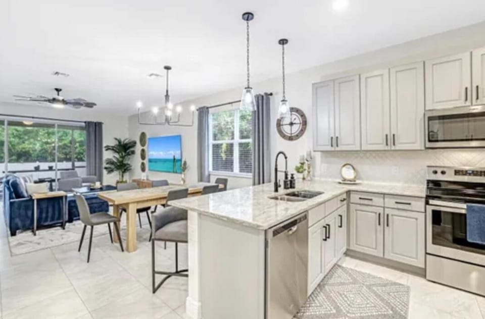 Kitchen or kitchenette, Dining area, dishwasher, oven, stove