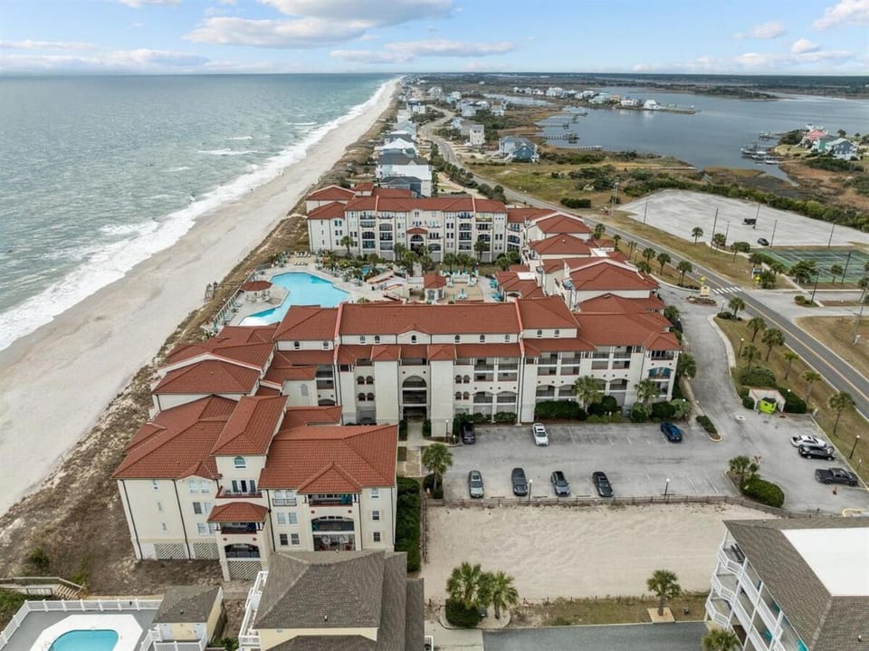 Casa Del Crab- Ocean View Luxe Stay at Villa Capriani Apartment in North Topsail Beach