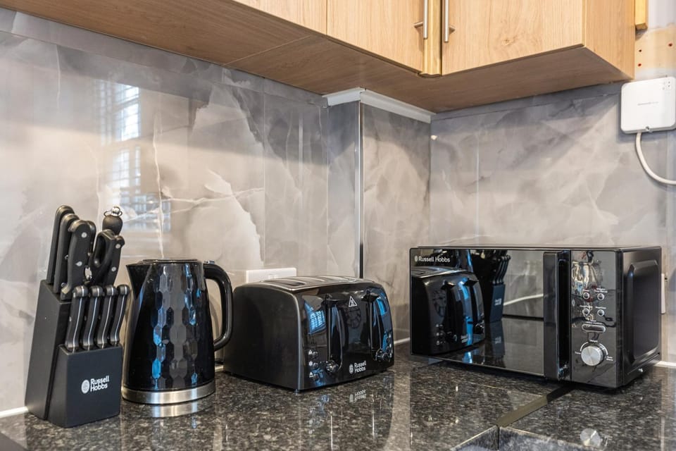 Coffee/tea facilities, Kitchen or kitchenette, oven, toaster