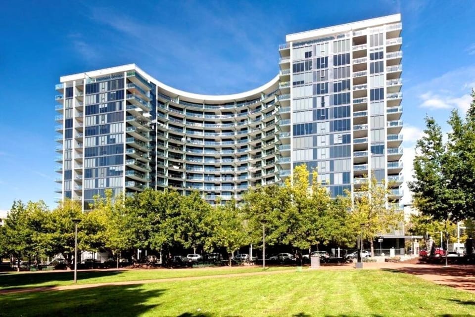 Manhattan Magic - City 1Bd Retreat and Parking Apartment in Canberra