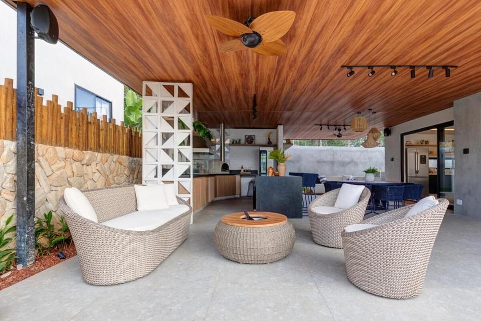 Luxury 4 Suites 5 minutos Praia do Forte House in State of Bahia