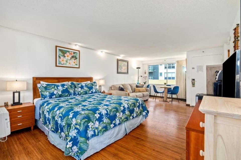 Marbella Lane -Coastal retreat near Diamond Head House in Honolulu