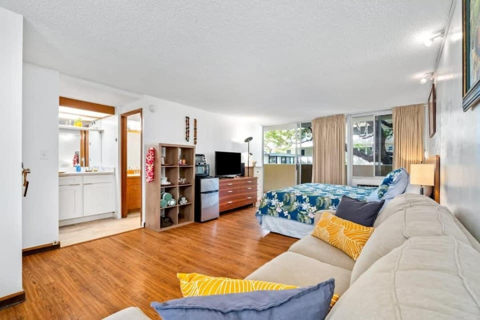 Marbella Lane -Coastal retreat near Diamond Head House in Honolulu