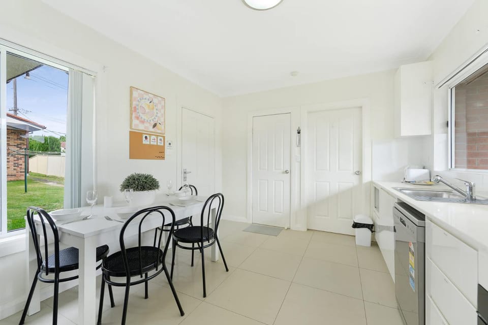Bright 2BR North Ryde Near Metro & Macquarie House in Sydney