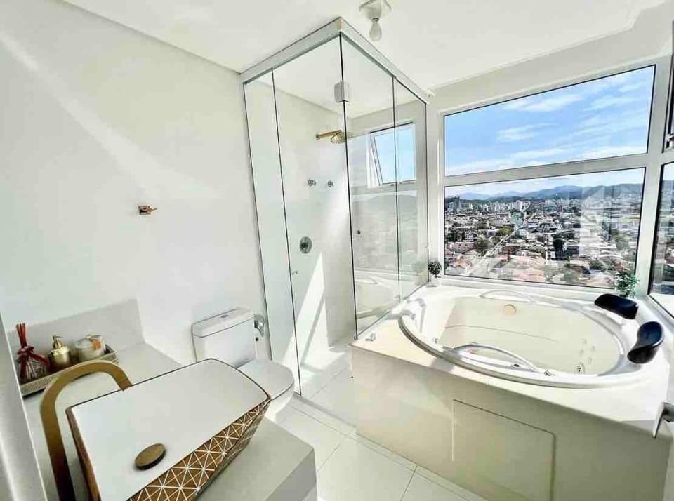 AP 3 Suítes com Jacuzzi 2 garagens Apartment in Camboriú