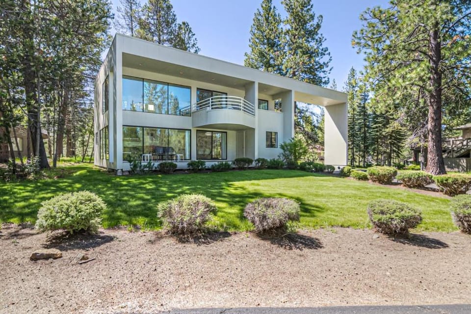 Mountain 4 with Hot Tub House in Sunriver