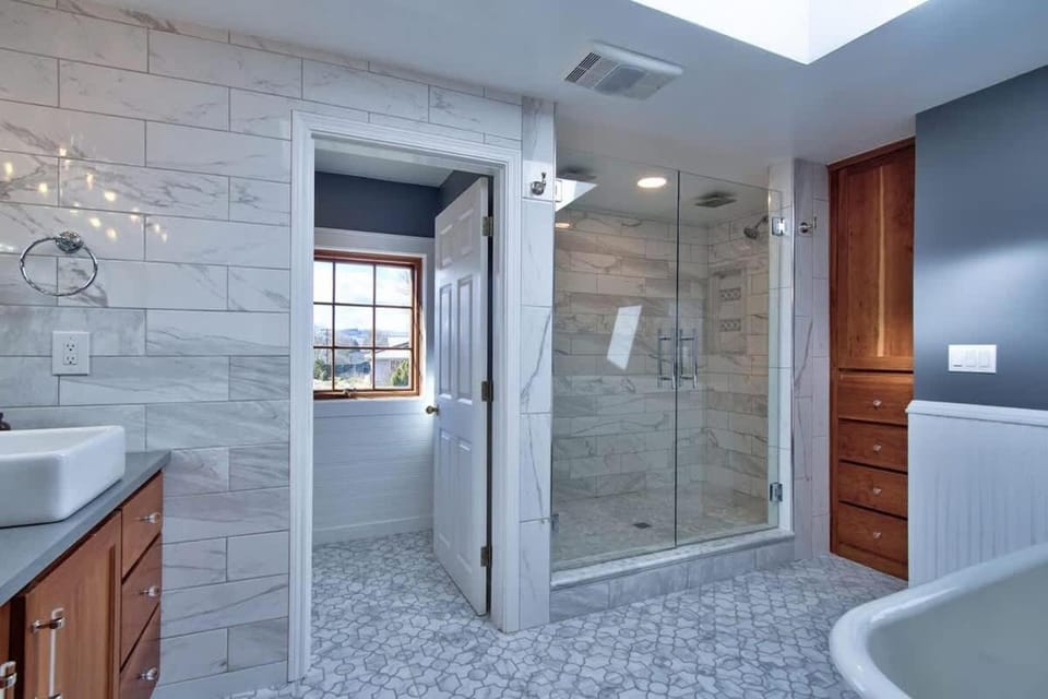 Vintage Terrace Spacious Historic Getaway Hot Tub House in Carlton