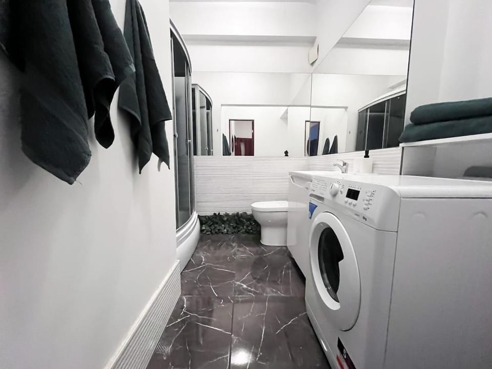 Shower, Toilet, towels, towels, washing machine, dryer