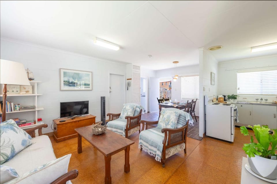 Honeysuckle Cottage - Oceanstays House in Brooms Head