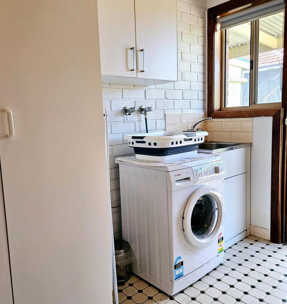 The Little Benalla Escape - Cosy Country Getaway House in Benalla