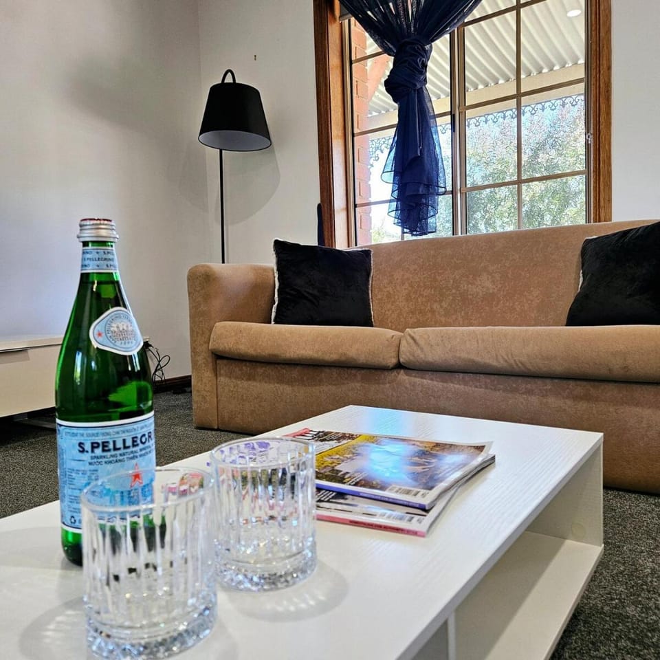 The Little Benalla Escape - Cosy Country Getaway House in Benalla