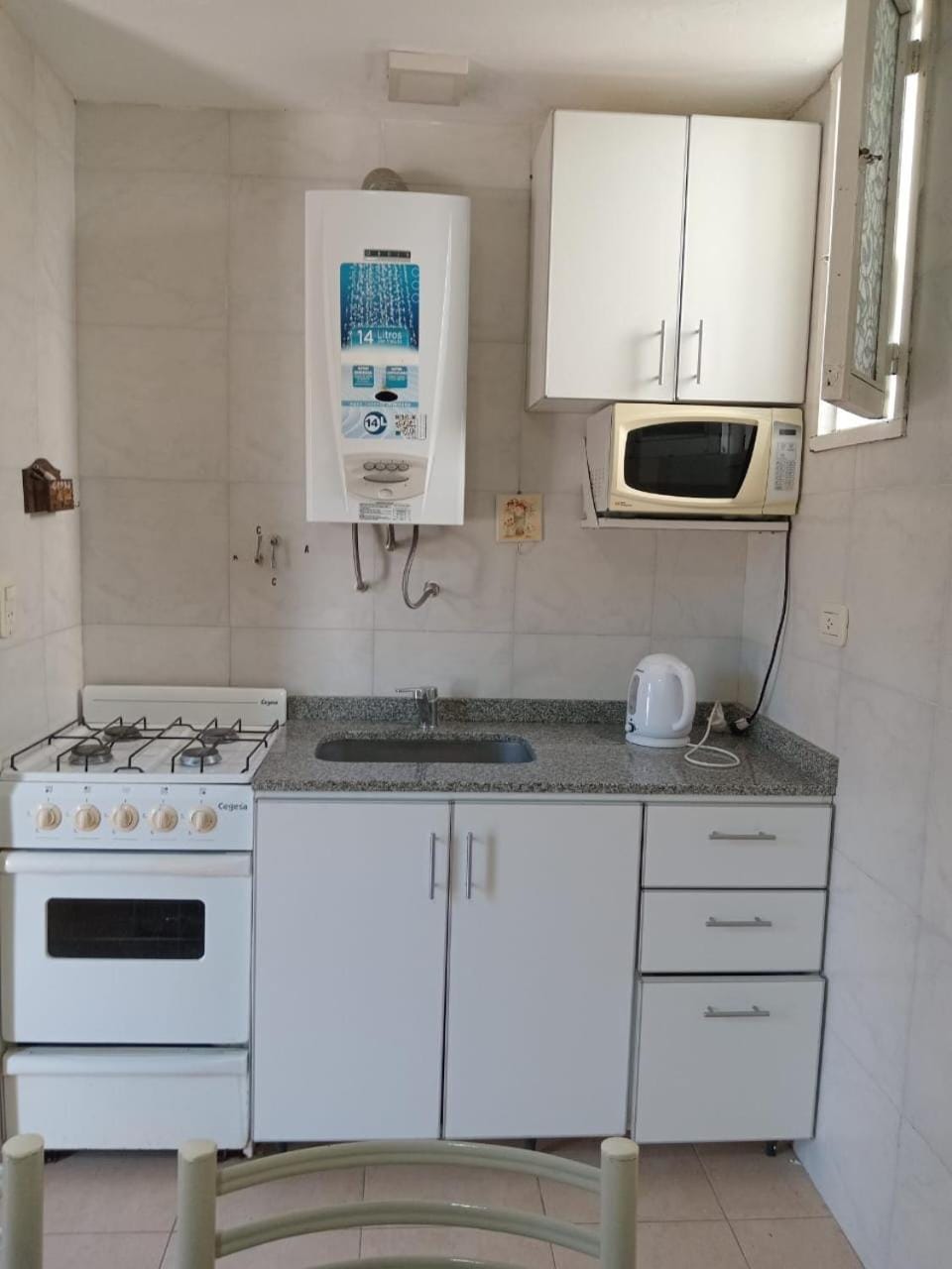 Departamento con cochera para 4 personas, 2 ambientes en Villa Gessel a cuatro cuadras de la playa Apartment in Villa Gesell