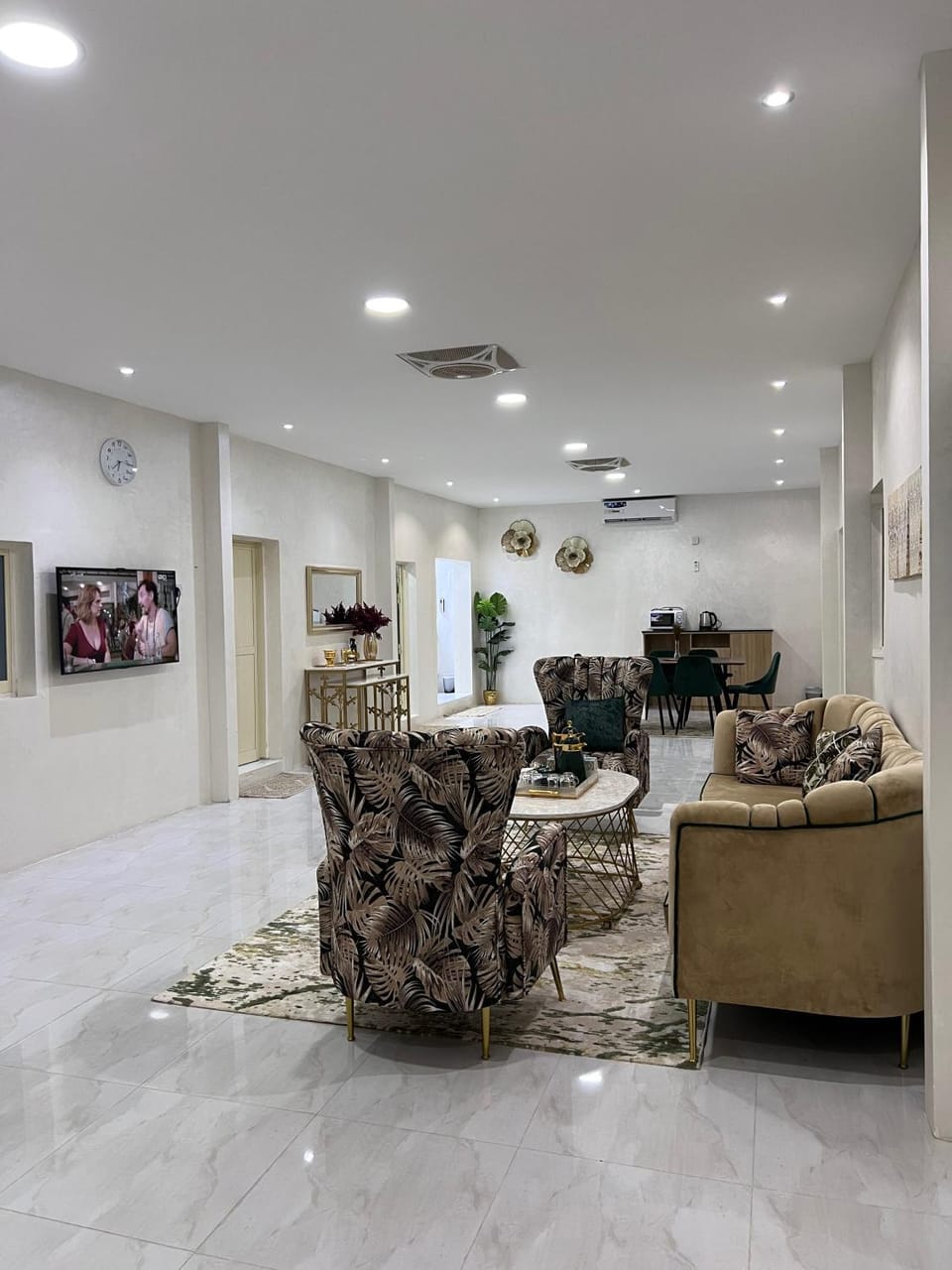 Communal lounge/ TV room