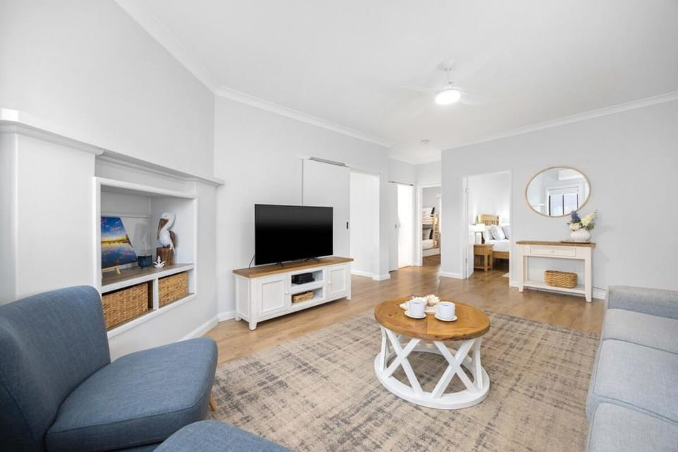 Communal lounge/ TV room, TV and multimedia, Living room