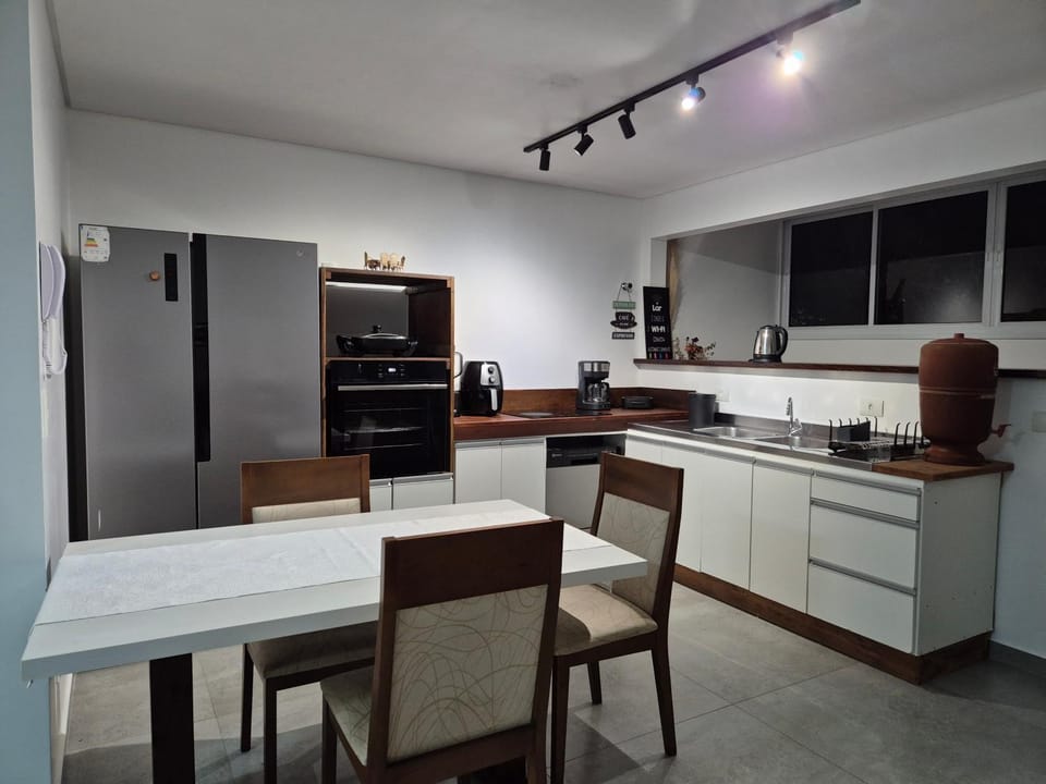 Kitchen or kitchenette, Dining area, oven, stove