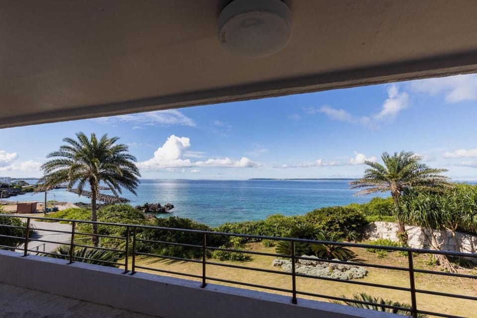 全室オーシャンビューの贅沢広々一軒家 Villa in Okinawa Prefecture