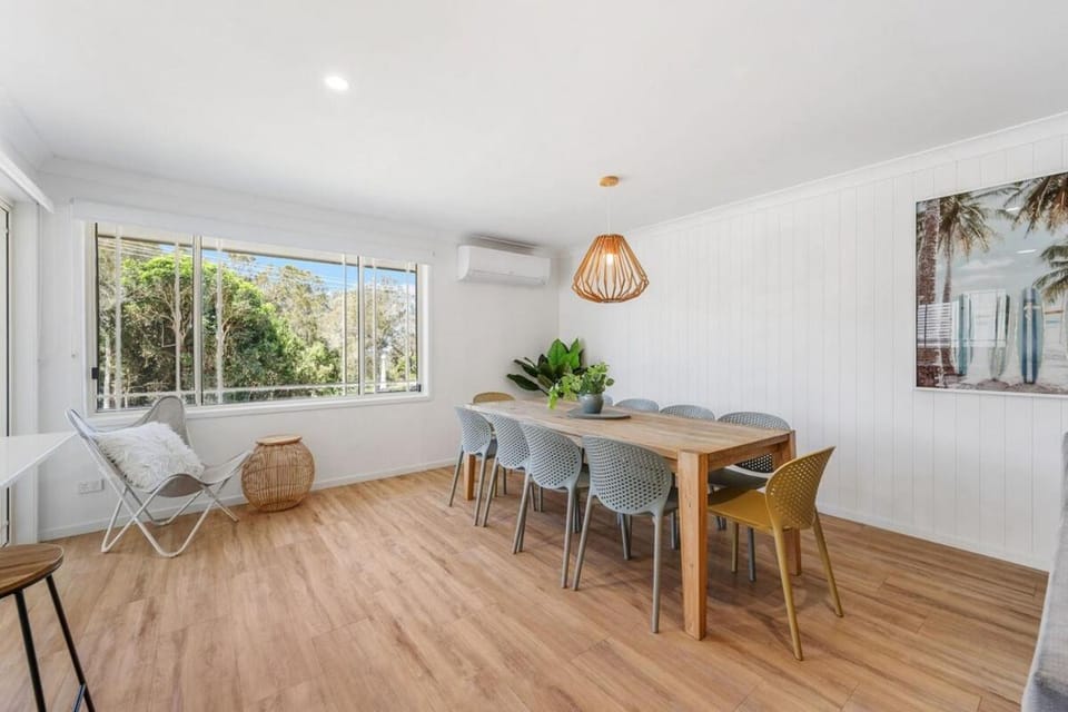 Seating area, Dining area
