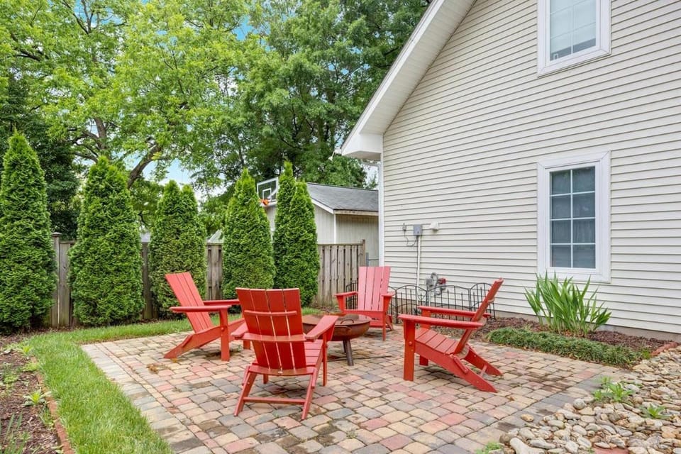 Outdoor Oasis in Popular Plaza Midwood House in Charlotte