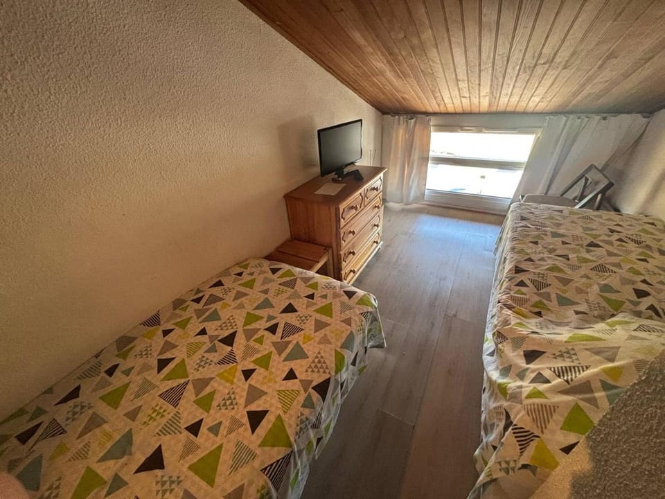 Appartement T3 aux Angles avec balcon et vue lac - FR-1-593-143 Apartment in Occitanie