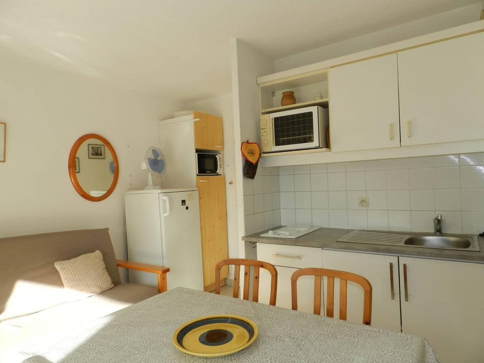 Appartement avec piscine, 5 couchages, parking, Le Lavandou - FR-1-251-908 Apartment in Le Lavandou