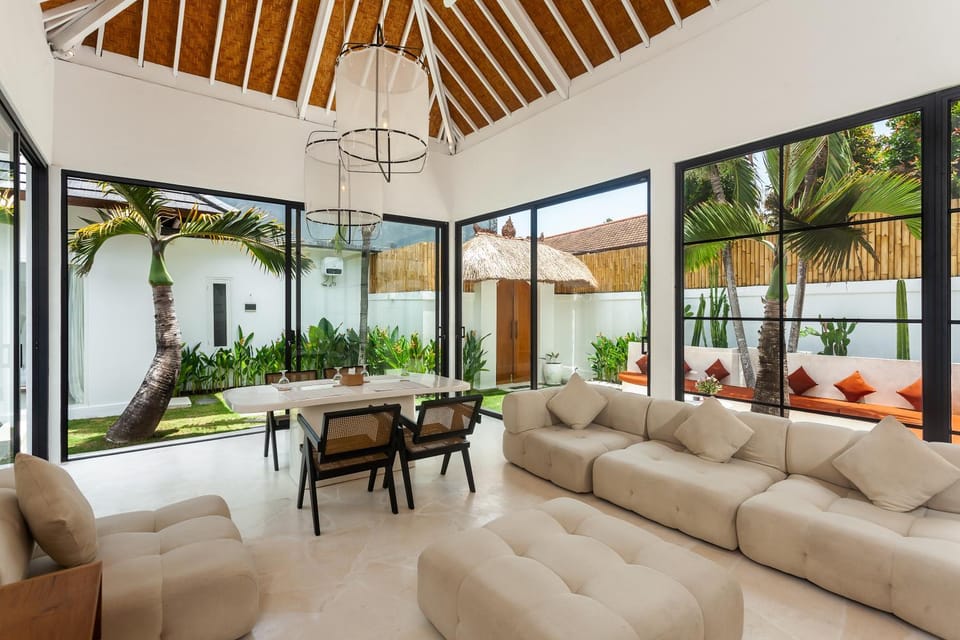 Garden, Living room, Seating area, Dining area