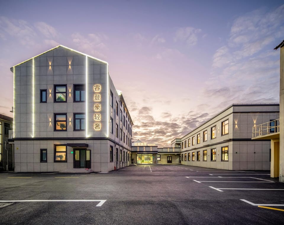 Property building, Day, Parking
