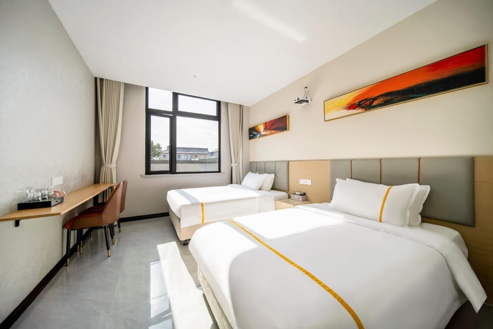 Bed, Photo of the whole room, Bedroom