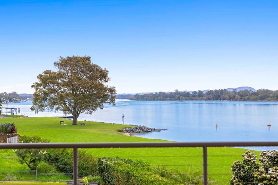 Nearby landmark, Day, Natural landscape, River view, Sea view